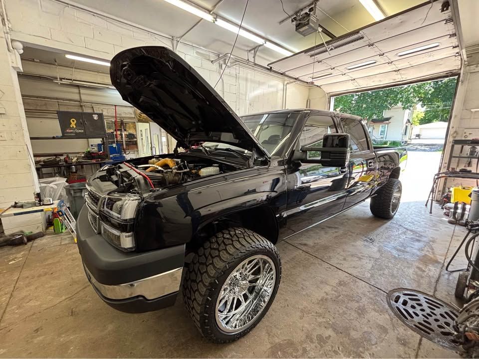 Used 2004 Chevrolet Silverado 2500 LT w/ Heavy-Duty Power Package AWD/4WD image 12