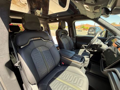 Used 2023 Rivian R1S Adventure image 16