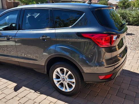Used 2019 Ford Escape SE image 9