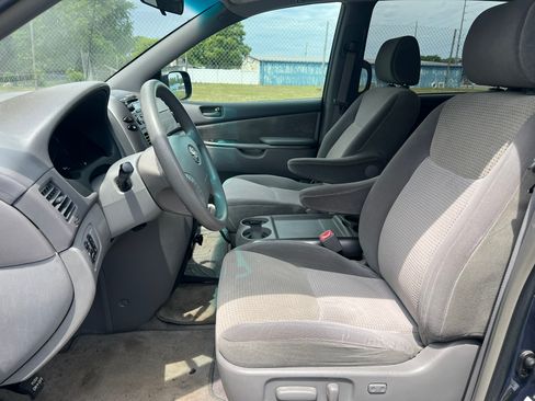 Used 2008 Toyota Sienna FWD image 4