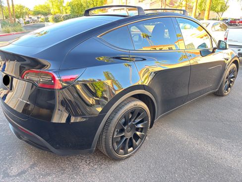 Used 2023 Tesla Model Y Long Range image 11