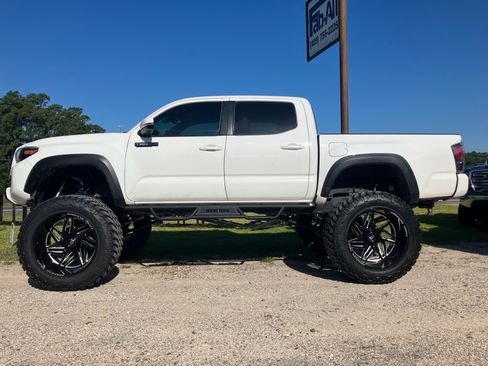 Used 2019 Toyota Tacoma TRD Pro image 1