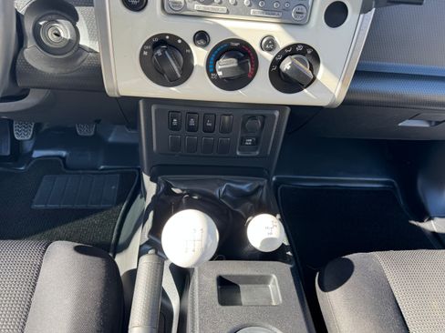 Used 2012 Toyota FJ Cruiser 4WD image 13