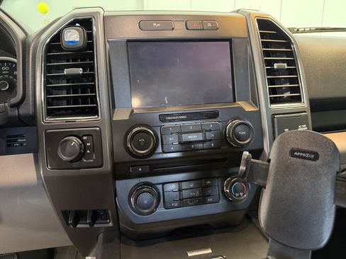 Used 2018 Ford F150 XLT w/ Equipment Group 302A Luxury AWD/4WD image 19