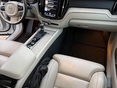 Used 2021 Volvo XC60 T5 Inscription w/ Protection Package Premier image 11