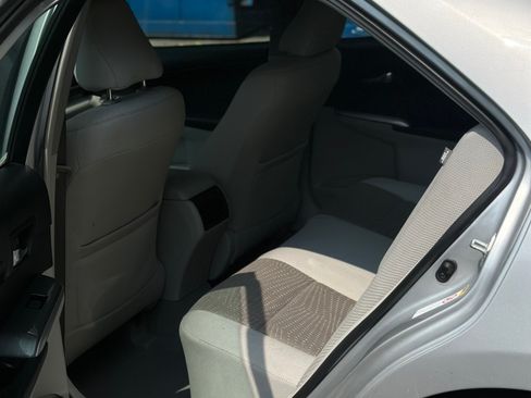 Used 2012 Toyota Camry LE image 11