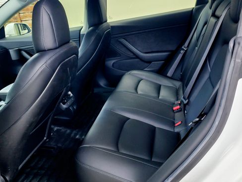 Used 2018 Tesla Model 3 Long Range image 13