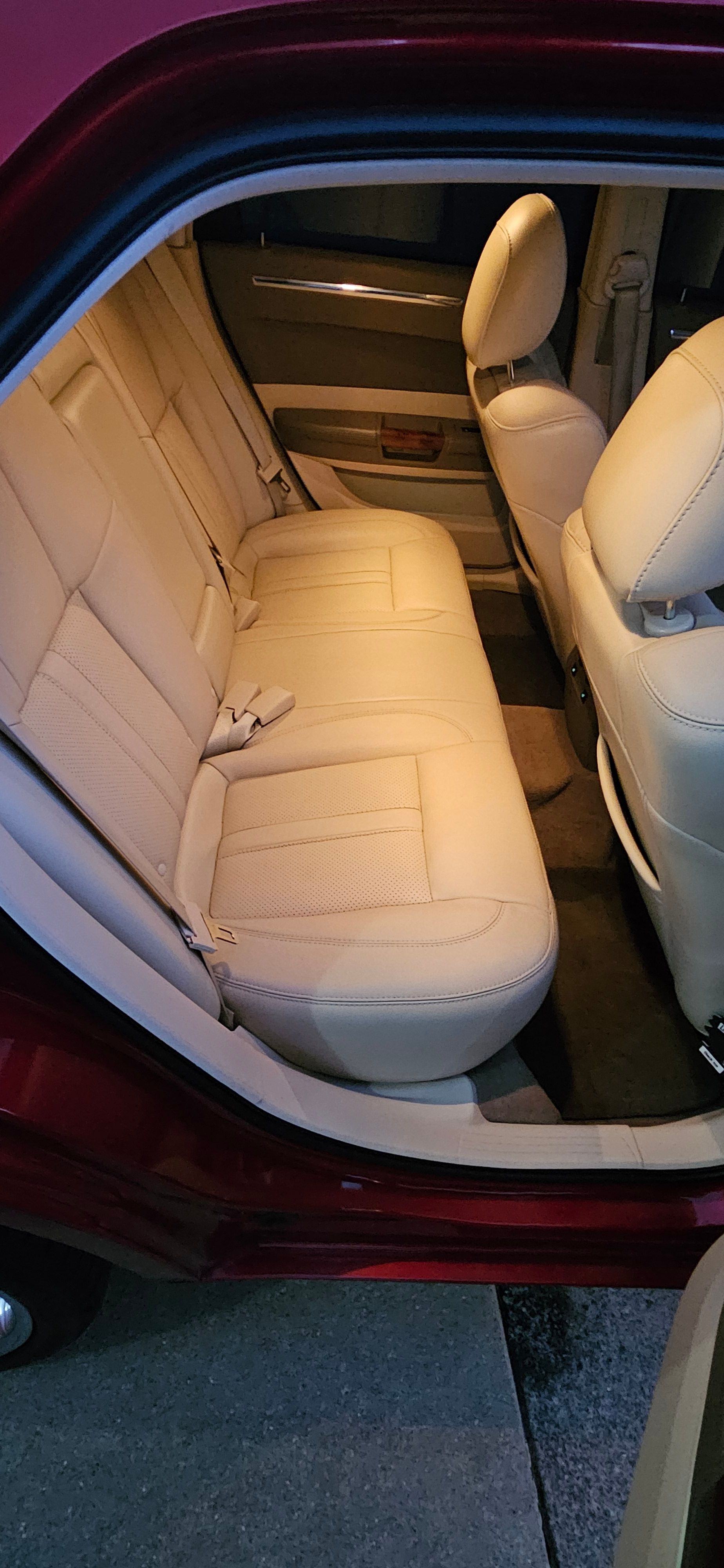 Used 2009 Chrysler 300 C RWD image 14