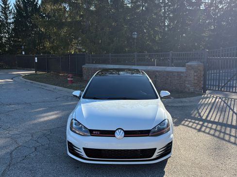 Used 2017 Volkswagen GTI SE image 2