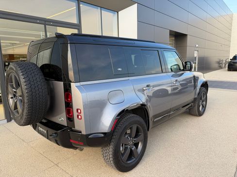 Used 2022 Land Rover Defender 110 X-Dynamic HSE image 5