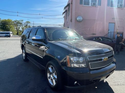 Used 2014 Chevrolet Suburban LTZ image 8