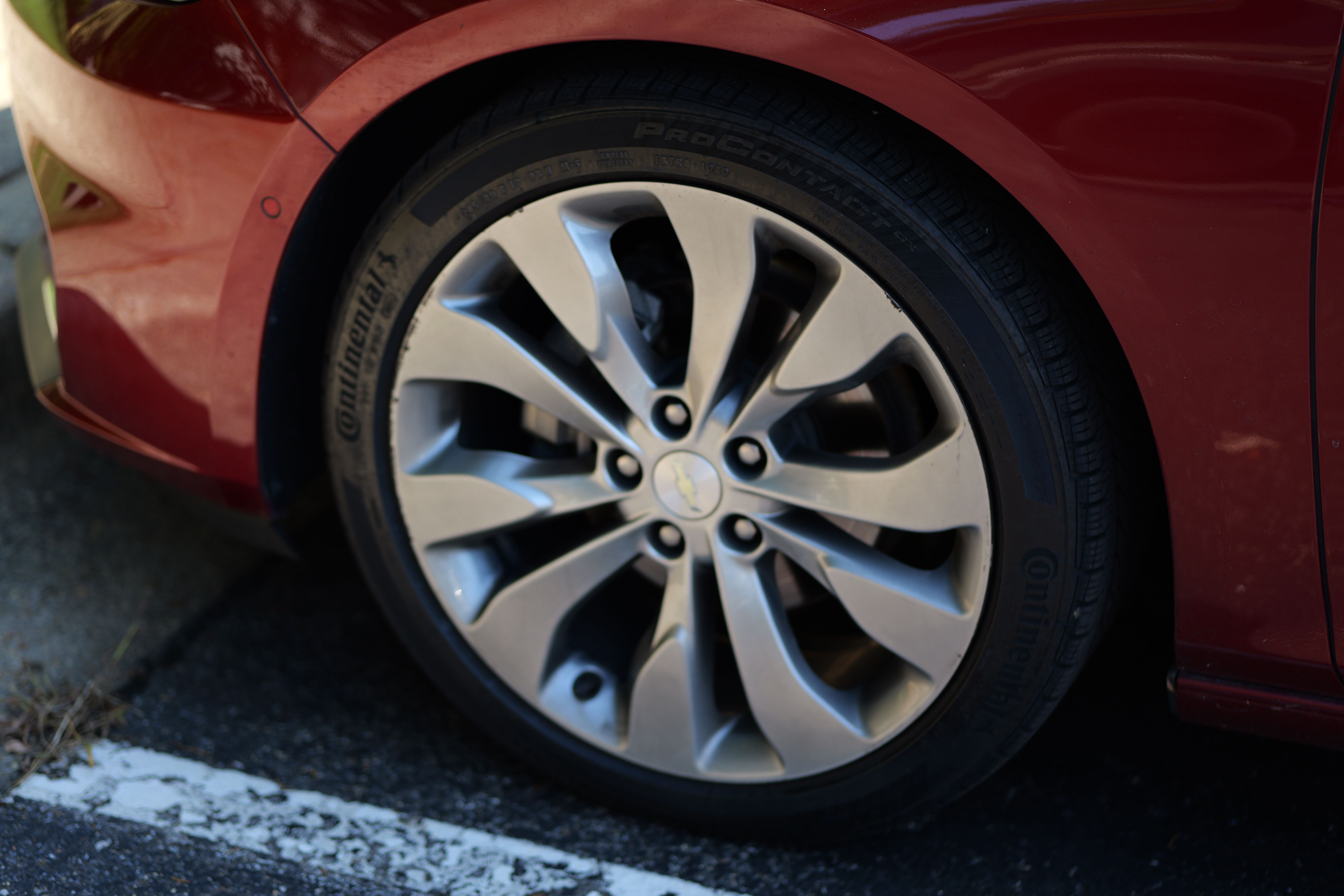 Used 2018 Chevrolet Malibu Premier w/ Premier Sun and Wheel Package FWD image 8