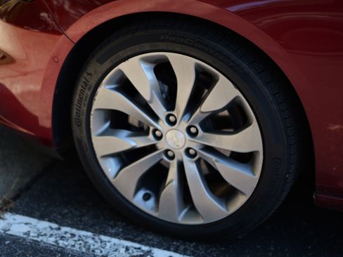 Used 2018 Chevrolet Malibu Premier w/ Premier Sun and Wheel Package FWD image 8
