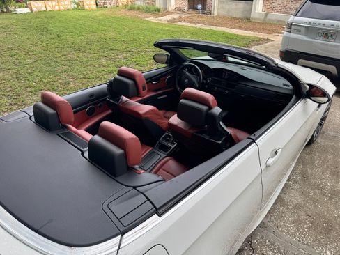 Used 2012 BMW M3 Convertible image 9