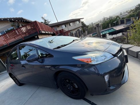 Used 2015 Toyota Prius Two FWD image 1
