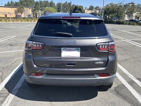 Used 2019 Jeep Compass Latitude w/ Popular Equipment Group FWD image 6