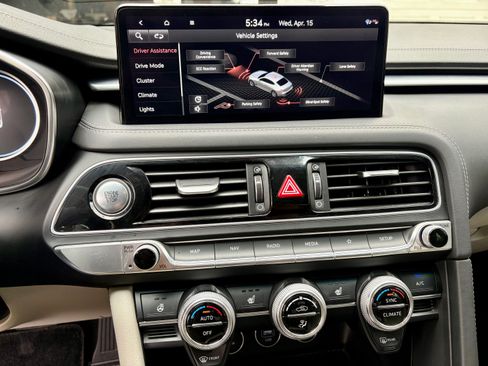 Used 2023 Genesis G70 2.0T image 16