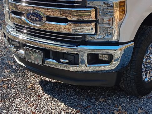 Used 2018 Ford F250 Lariat w/ Chrome Package image 8