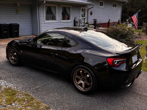 Used 2020 Toyota 86 RWD image 8