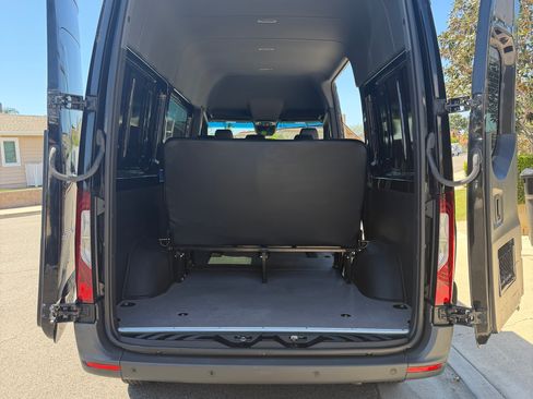 Used 2021 Mercedes-Benz Sprinter 2500 image 19