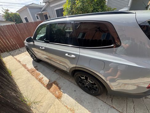 Used 2022 Kia Telluride SX w/ SX Prestige Package image 6