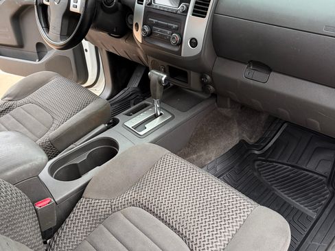 Used 2018 Nissan Frontier SV image 11