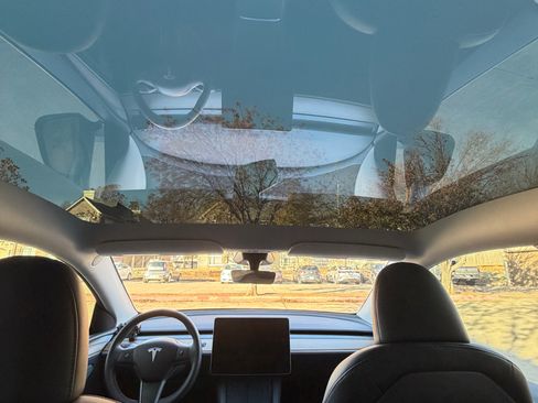 Used 2025 Tesla Model Y Long Range image 11