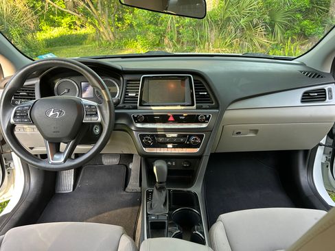 Used 2018 Hyundai Sonata SE w/ Cargo Package FWD image 17