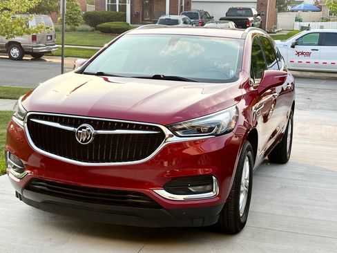 Used 2020 Buick Enclave Essence FWD image 1