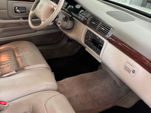 Used 1999 Cadillac De Ville w/ Comfort/Convenience Pkg FWD image 6