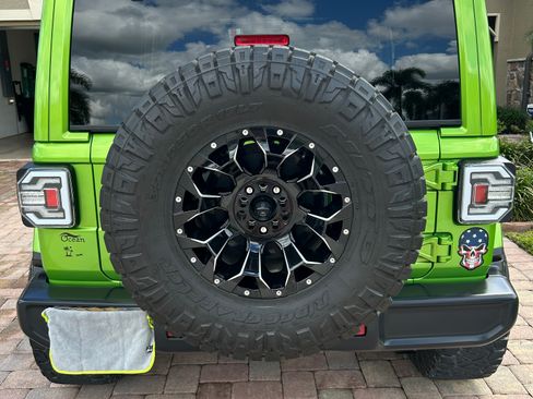 Used 2020 Jeep Wrangler Unlimited Sahara w/ Uconnect 4C Nav & Sound Group image 9