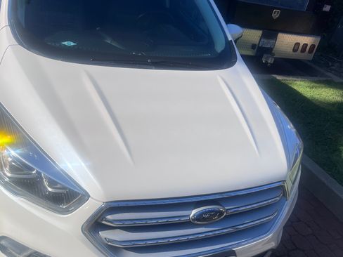 Used 2018 Ford Escape Titanium w/ Ford Safe & Smart Package FWD image 4
