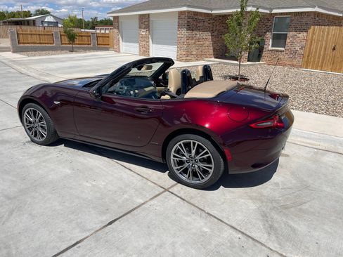 Used 2025 MAZDA MX-5 Miata w/ Weather Package RWD image 8