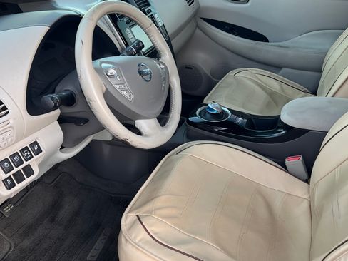Used 2014 Nissan Leaf SV w/ LED & Quick Charge Package image 9
