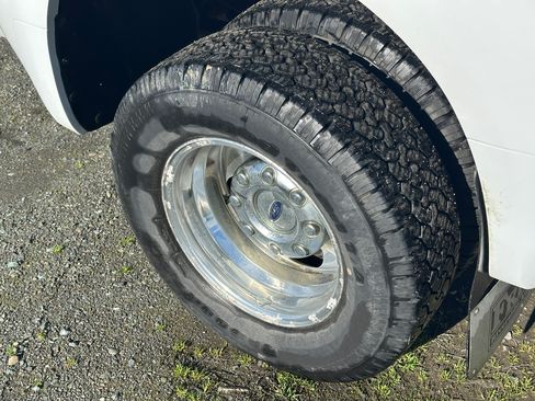 Used 2006 Ford F350 Lariat image 9