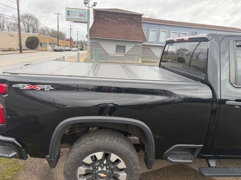 Used 2021 Chevrolet Silverado 2500 Custom w/ Custom Value Package image 6