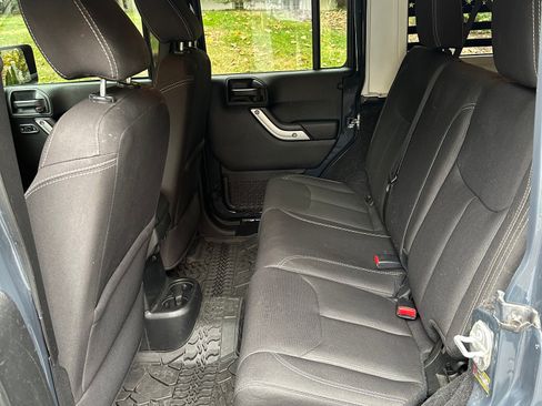 Used 2018 Jeep Wrangler Unlimited Sahara w/ Dual Top Group image 14