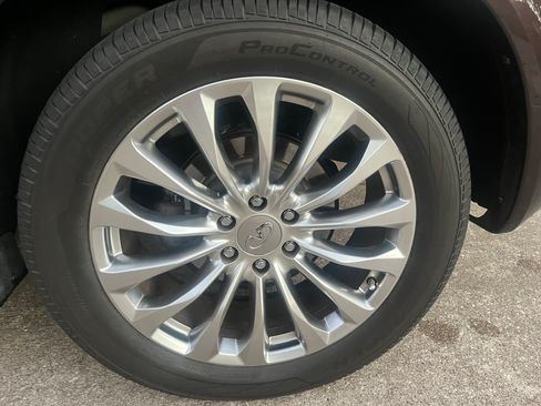 Used 2015 INFINITI QX80 Sport Utility 4D w/ 22" Wheel Package image 9