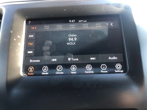 Used 2019 Jeep Cherokee Latitude Plus w/ Cold Weather Group image 4