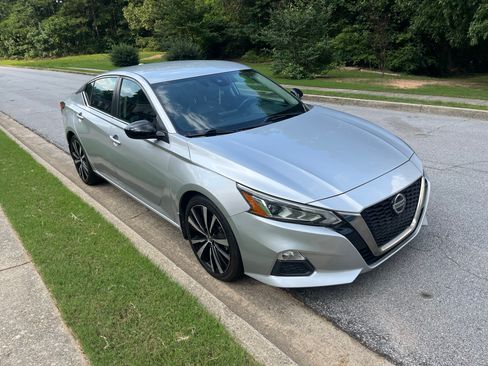 Used 2021 Nissan Altima 2.5 SR FWD image 1