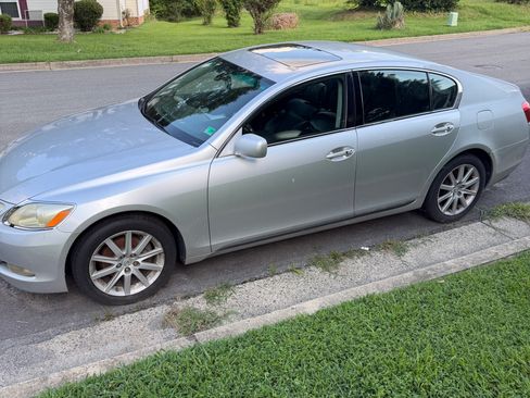 Used 2006 Lexus GS 300 w/ Preferred Accessory Pkg RWD image 2