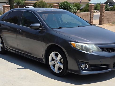 Used 2014 Toyota Camry SE image 5