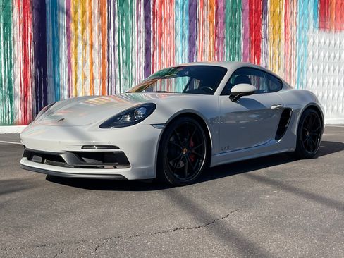 Used 2018 Porsche 718 Cayman GTS image 2