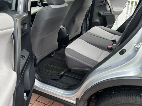Used 2013 Toyota RAV4 LE AWD/4WD image 10