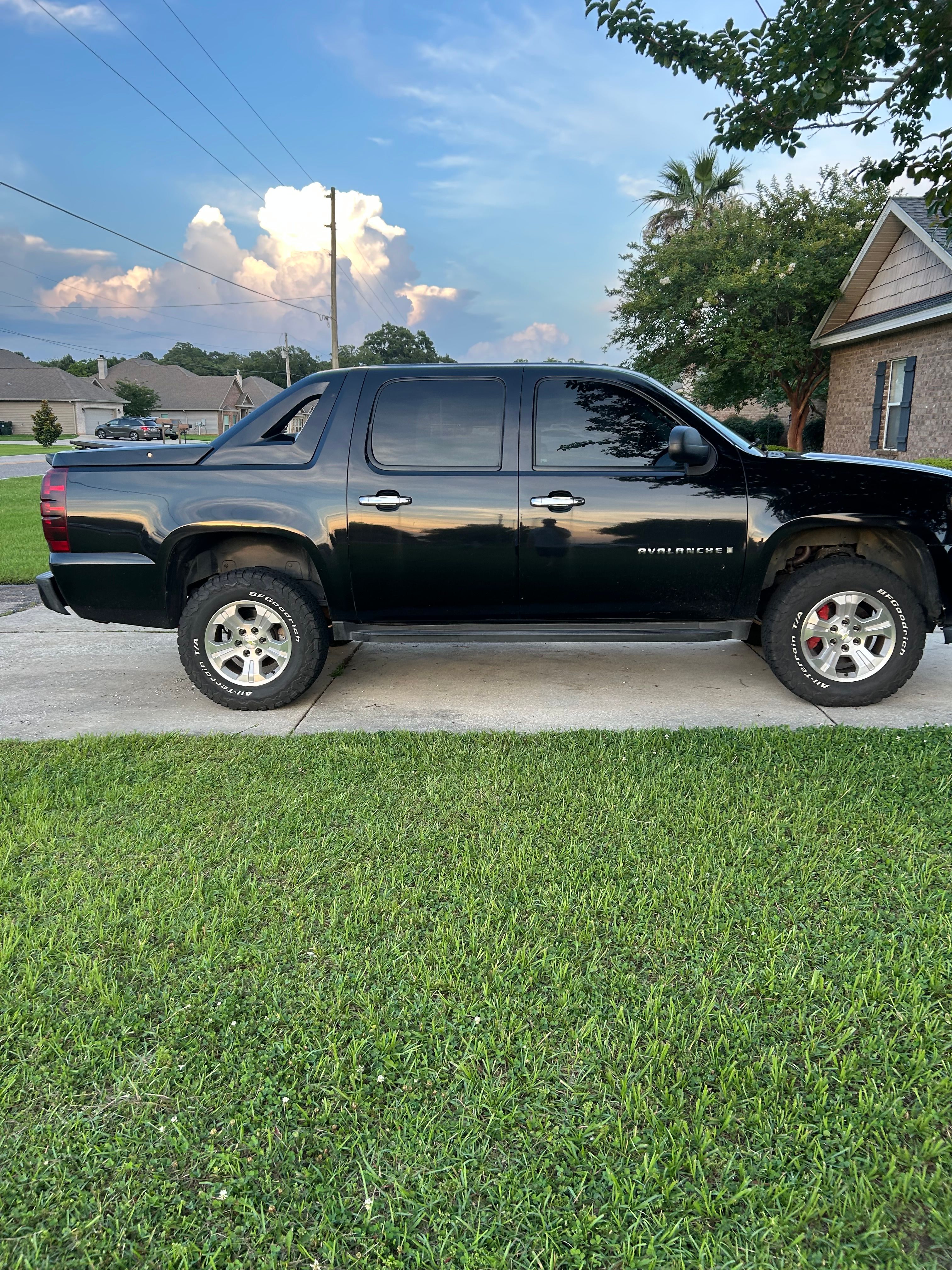 Used 2009 Chevrolet Avalanche LS AWD/4WD image 9