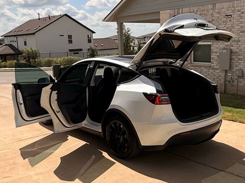 Used 2020 Tesla Model Y Long Range AWD/4WD image 11