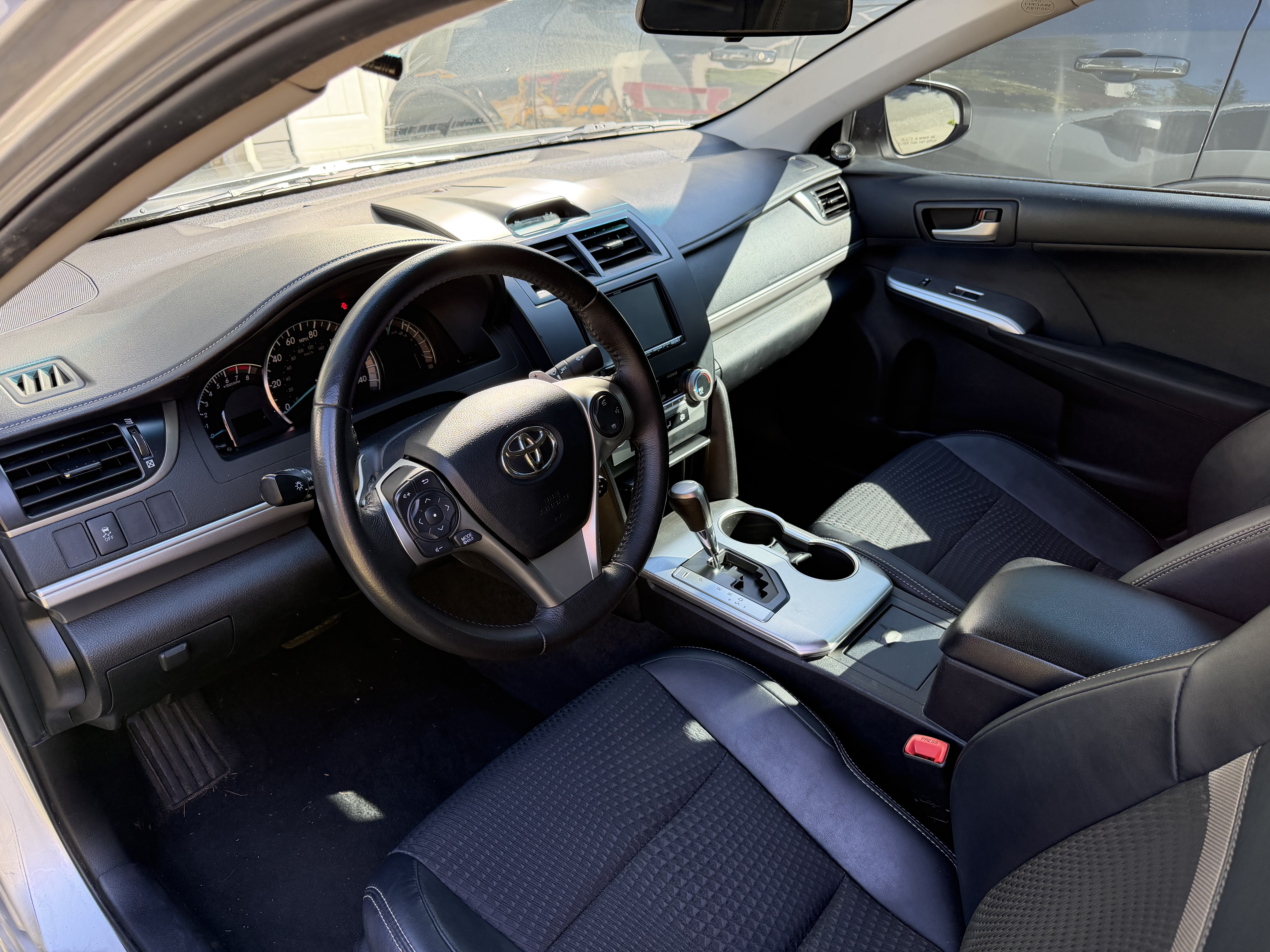 Used 2012 Toyota Camry SE FWD image 10