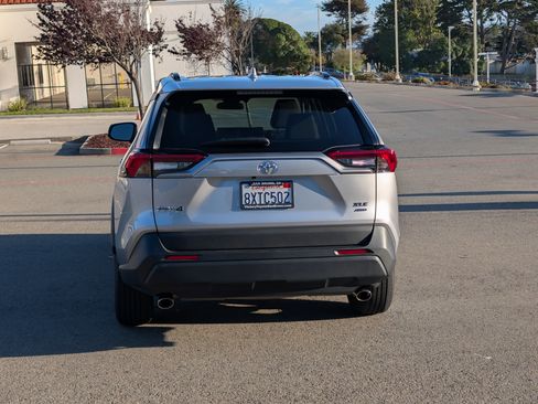 Used 2021 Toyota RAV4 XLE image 6