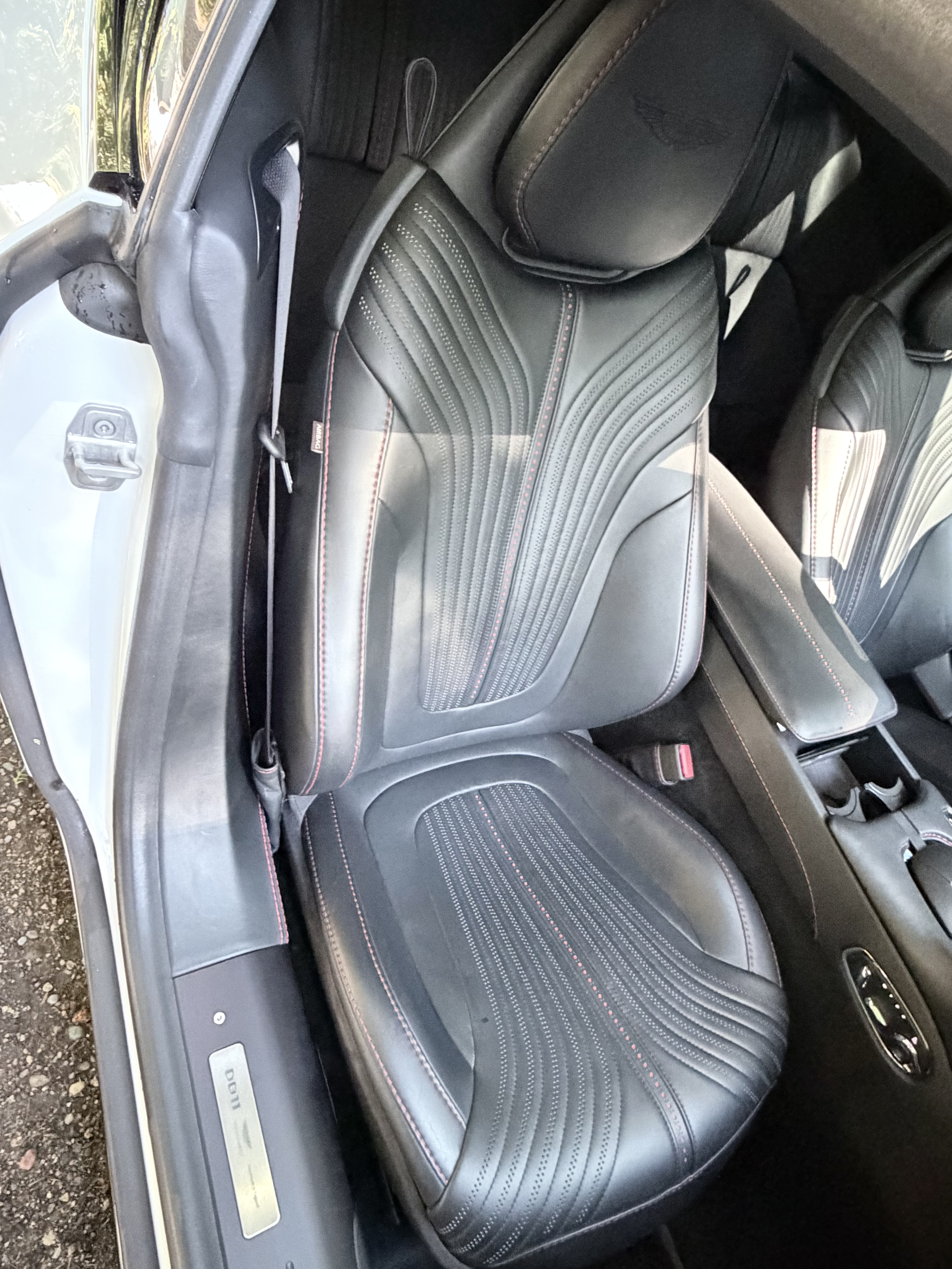 Used 2018 Aston Martin DB11 V12 RWD image 15