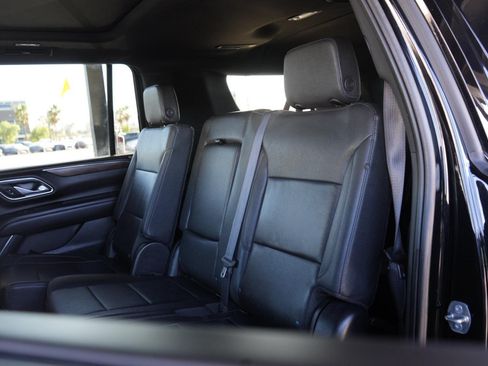Used 2023 Chevrolet Suburban LT RWD image 10